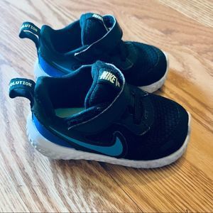 Nike Tennis Shoes Dark Navy Blue With Baby Blue Swoosh Size 5C